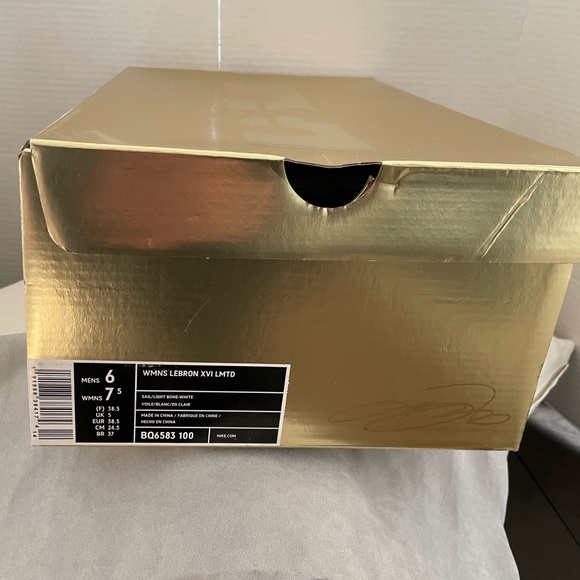 Levaron XVI Limited edition with lion relief womens kicks - Picture 12 of 12